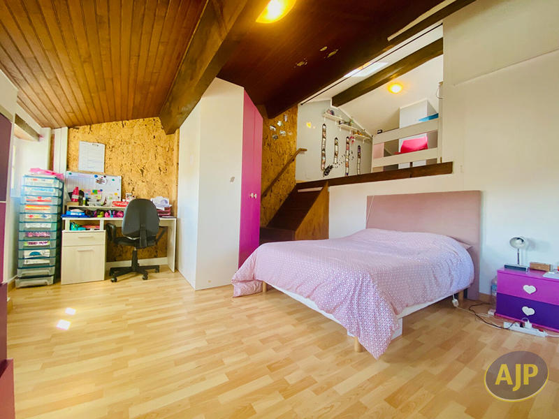 Maison - 315 m² - 10 pièces