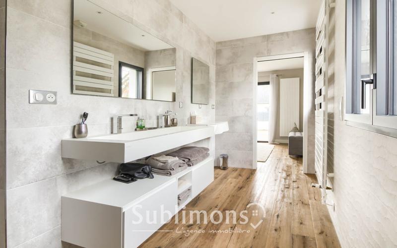 Maison - 250 m² - 8 pièces