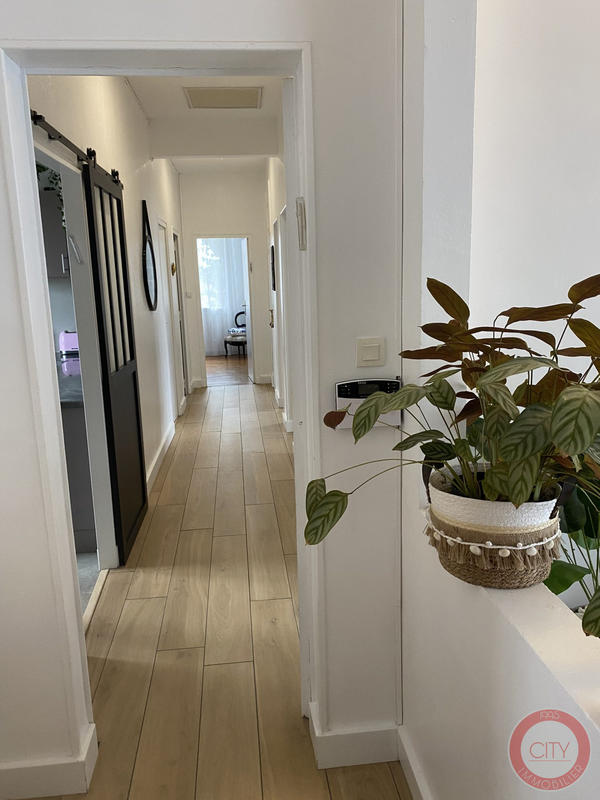 Maison traditionnelle - 223 m² - 9 pièces