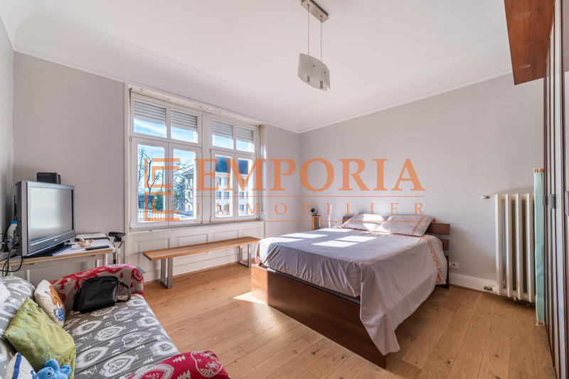 Appartement - 155 m² - 6 pièces