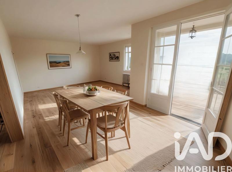 Maison - 90 m² - 5 pièces