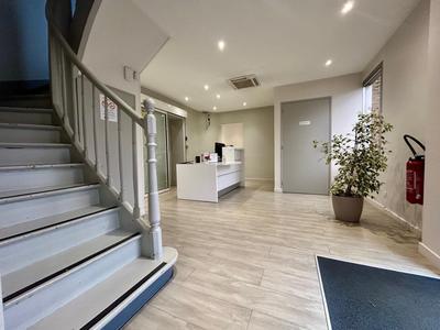 Local commercial - 210 m² - 9 pièces