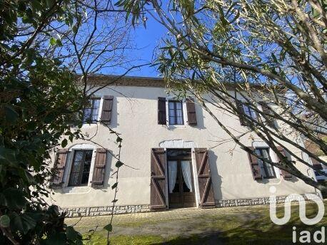 Maison - 216 m² - 8 pièces