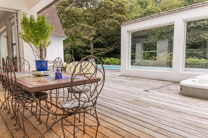 Maison - 350 m² - 9 pièces