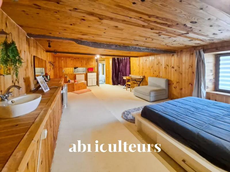 Maison - 230 m² - 6 pièces