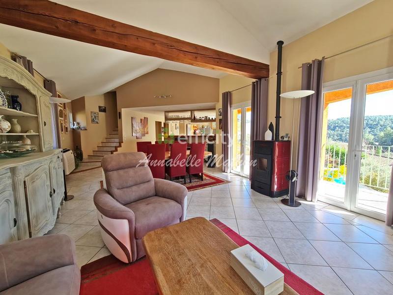 Villa - 197 m² - 6 pièces