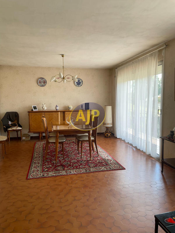 Maison - 217 m² - 7 pièces