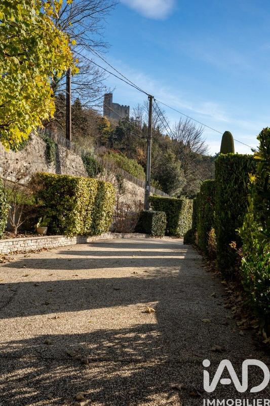 Maison - 235 m² - 8 pièces