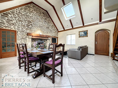 Maison - 220 m² - 7 pièces