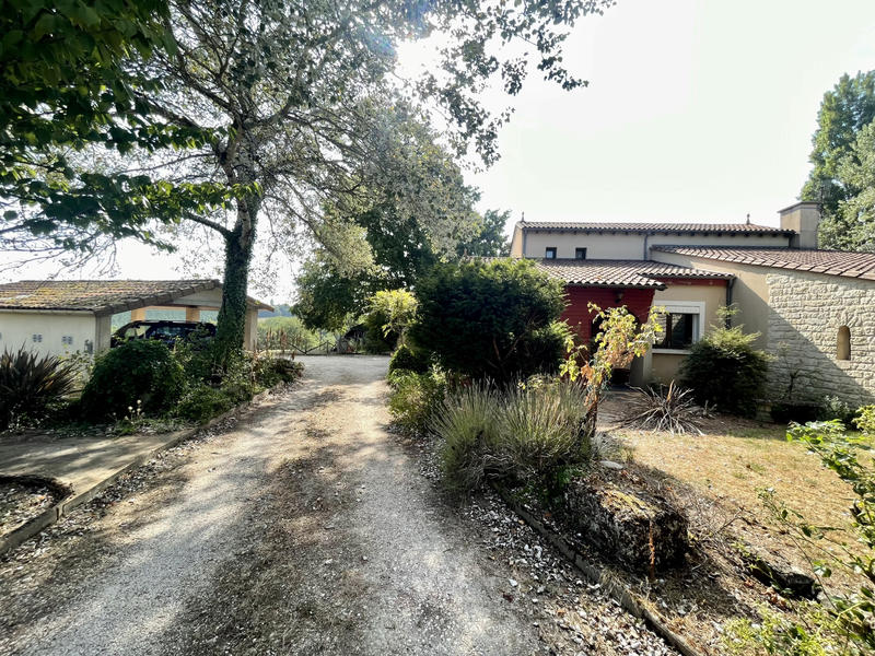 Maison - 231 m² - 7 pièces