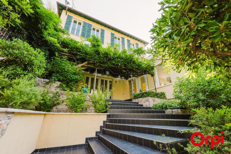 Villa - 366 m² - 11 pièces