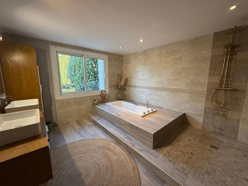 Maison - 180 m² - 5 pièces