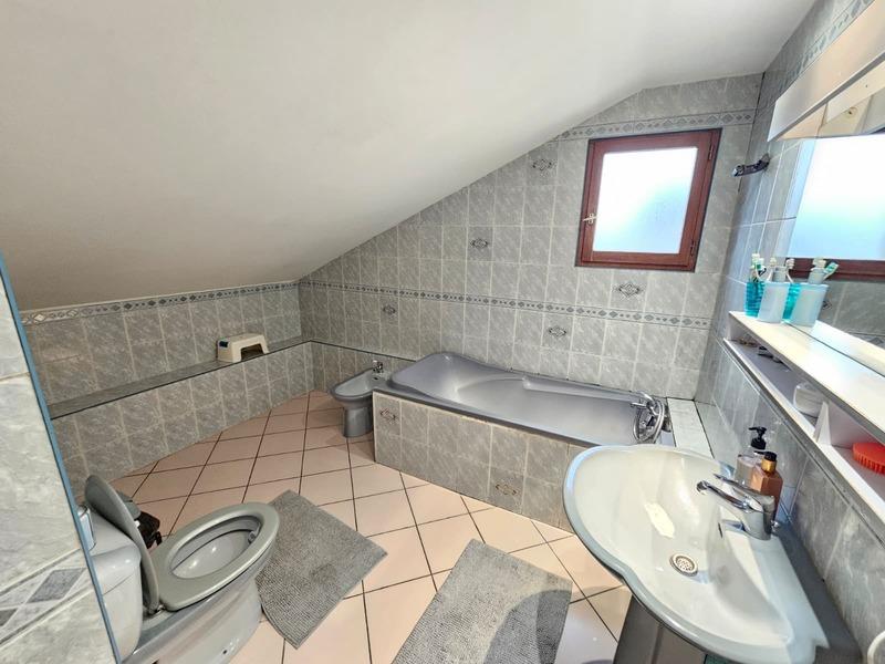 Maison - 270 m² - 15 pièces