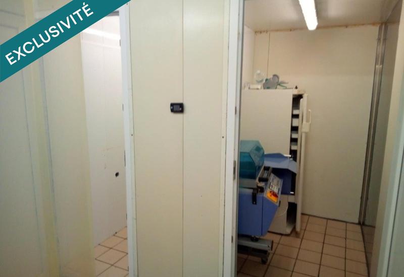 Local commercial - 63 000 m² - 2 pièces