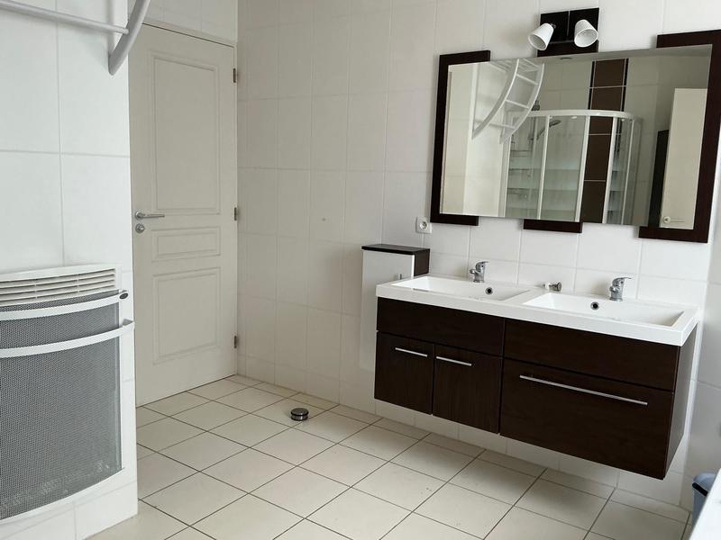 Appartement - 161 m² - 8 pièces