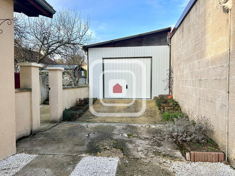 Maison - 211 m² - 8 pièces