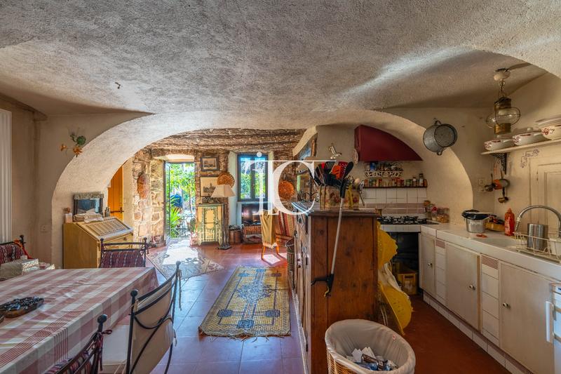 Maison - 350 m² - 11 pièces