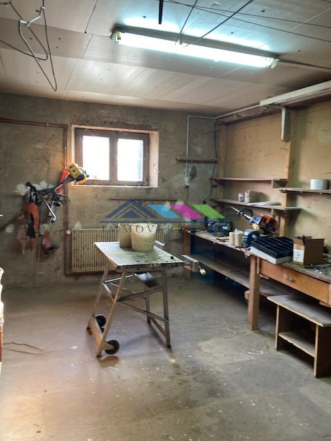 Maison - 280 m² - 9 pièces