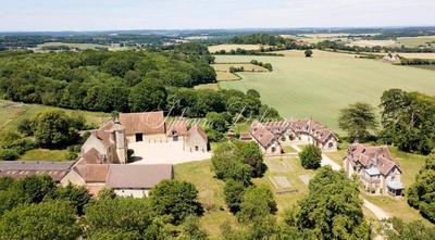 Château - 4 400 m² - 35 pièces