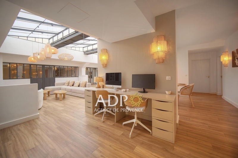 Loft - 194 m² - 5 pièces