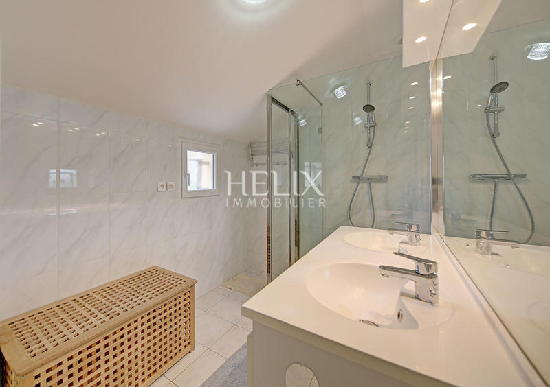 Maison - 163 m² - 5 pièces