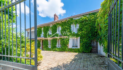 Maison ancienne - 300 m² - 9 pièces