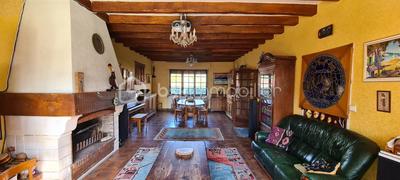 Maison - 231 m² - 7 pièces