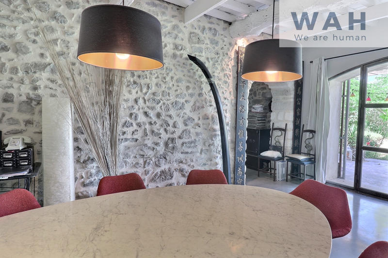 Maison - 300 m² - 10 pièces