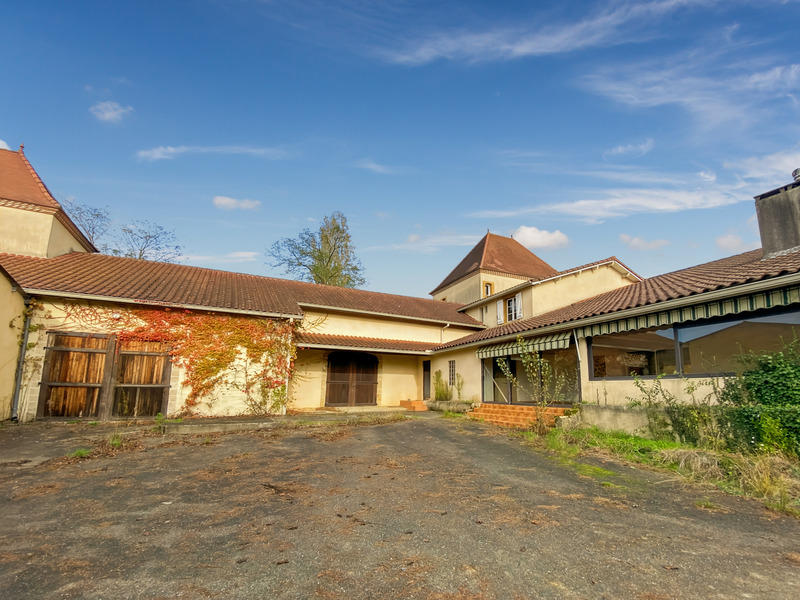 Maison - 327 m² - 6 pièces