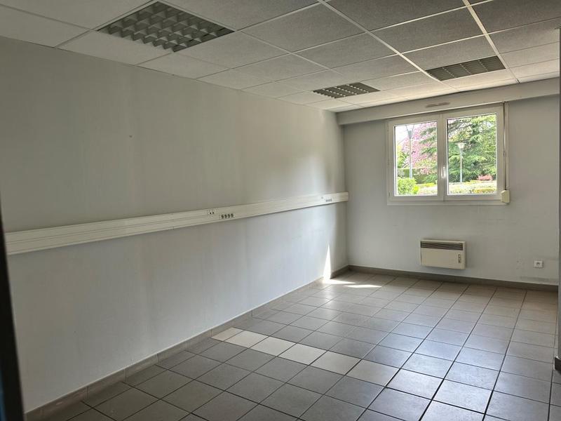 Local commercial - 86 m² - 4 pièces