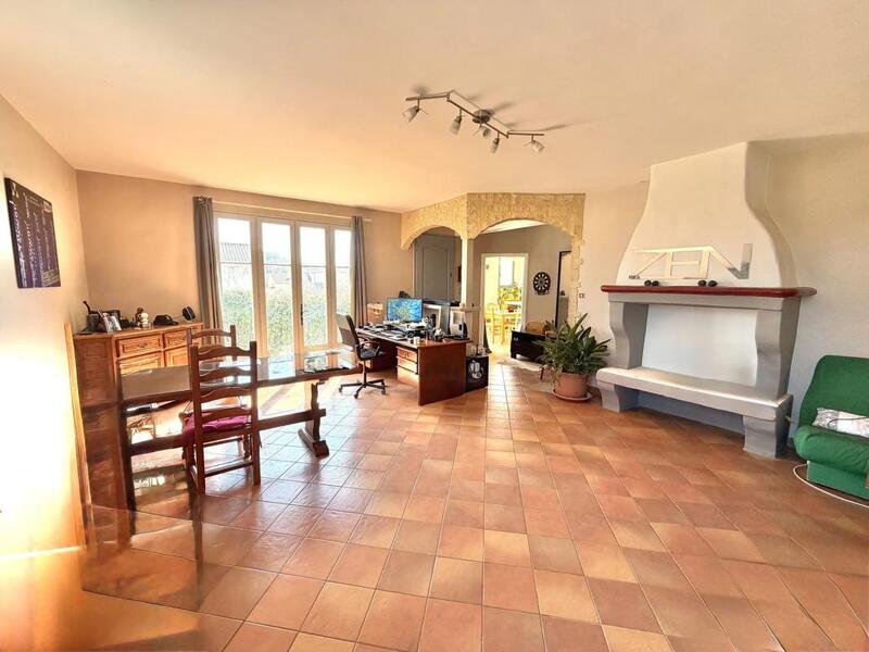 Maison - 244 m² - 9 pièces