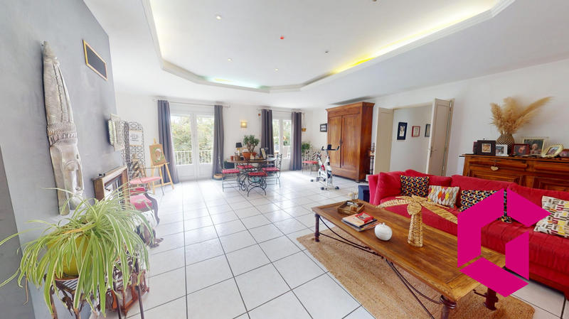 Maison - 182 m² - 8 pièces