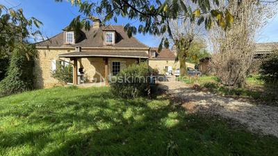 Propriété - 280 m² - 12 pièces