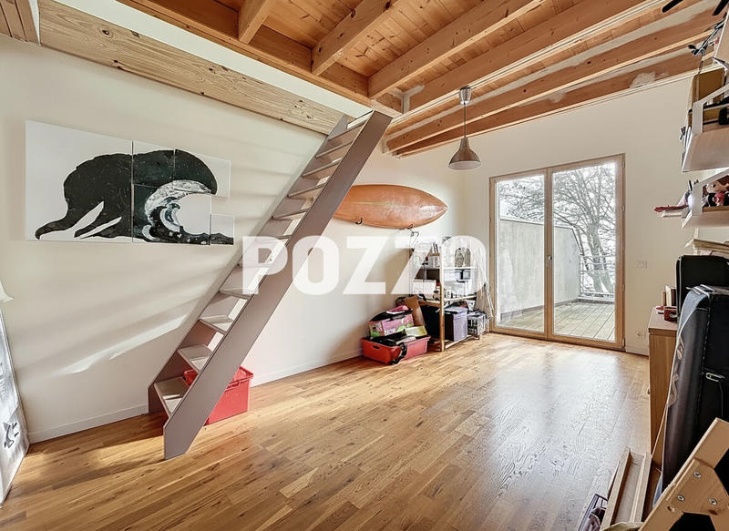 Maison - 240 m² - 9 pièces