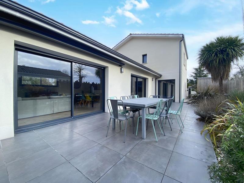 Maison - 176 m² - 7 pièces