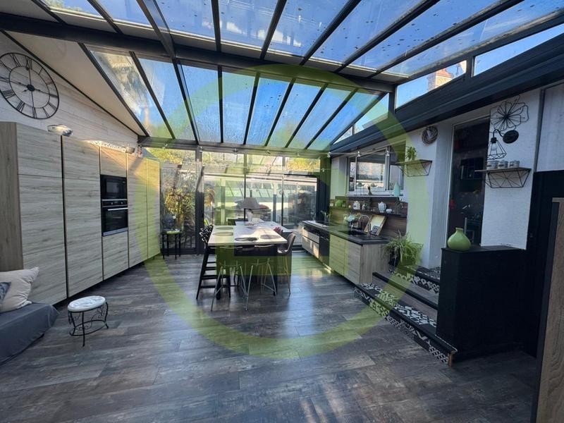 Maison - 224 m² - 7 pièces