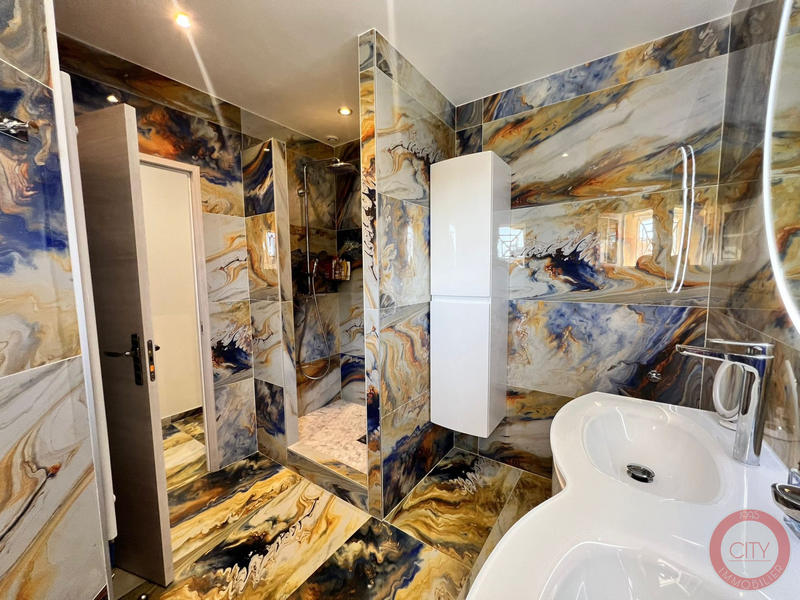 Maison - 177 m² - 6 pièces