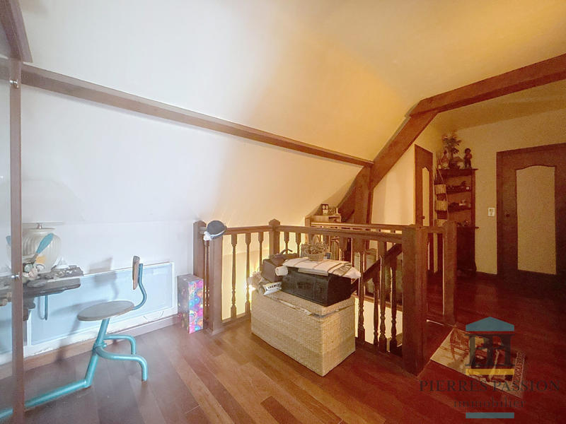 Maison - 221 m² - 7 pièces