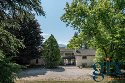 Maison - 286 m² - 8 pièces