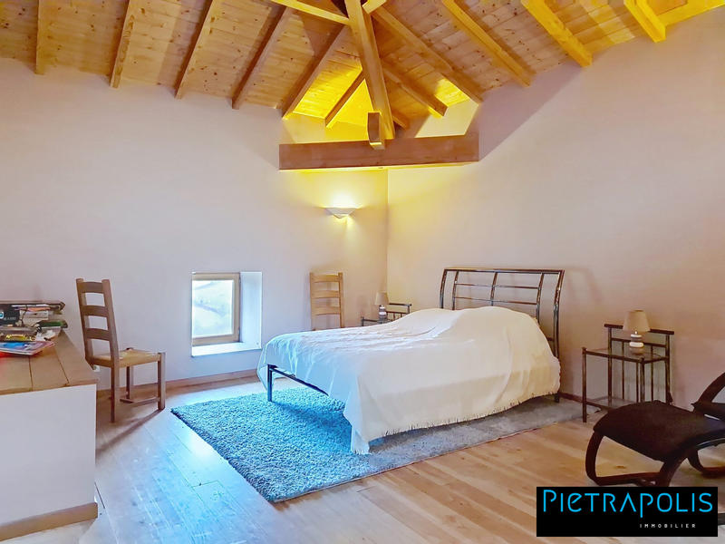 Maison - 220 m² - 6 pièces