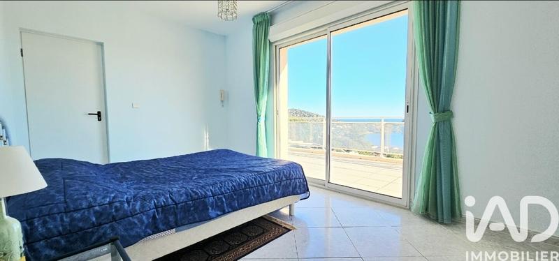 Maison - 250 m² - 7 pièces