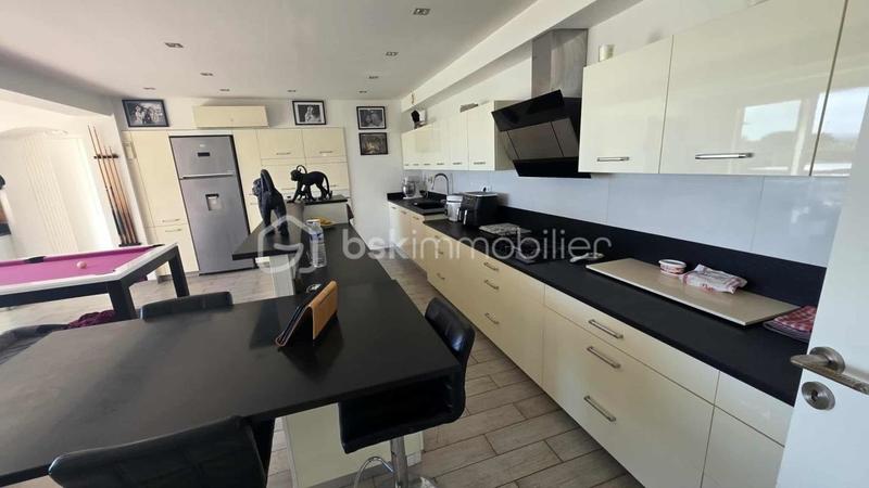 Propriété - 173 m² - 7 pièces