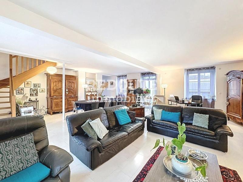 Maison - 212 m² - 6 pièces