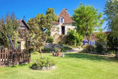 Propriété - 270 m² - 12 pièces