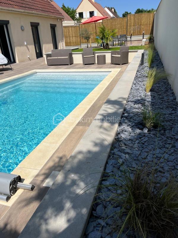 Propriété - 227 m² - 9 pièces