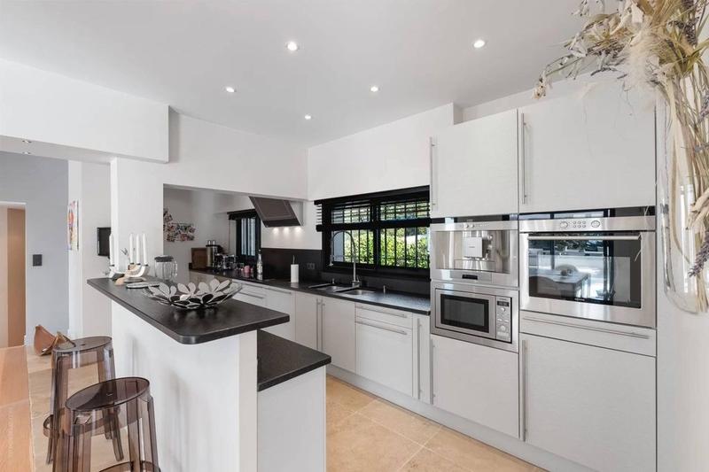 Villa - 300 m² - 8 pièces