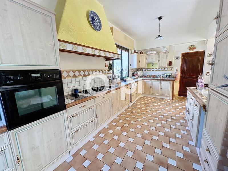 Maison - 220 m² - 6 pièces