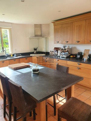 Maison - 200 m² - 6 pièces