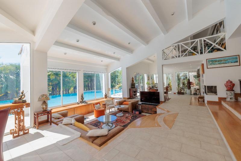 Maison - 304 m² - 7 pièces