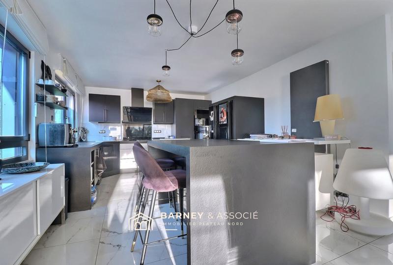 Maison contemporaine - 221 m² - 8 pièces